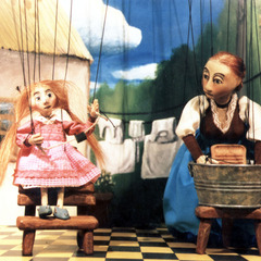 Szene aus DIE GESCHICHTE VOM BR&Uuml;DERCHEN, Foto: Markus G&ouml;tzinger, Lizenz: Michaelis Puppentheater e.V.