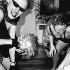 Babsi und Sch&auml;fer tanzen, aus der Serie "Bitters&uuml;ss im Wartesaal", Berlin Prenzlauer Berg, 1980-1984, Foto: Barbara Metselaar Berthold, Lizenz: Barbara Metselaar Berthold