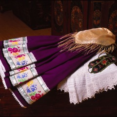 Teile einer sorbischen Tracht, Foto: Bernd Choritz, Lizenz: Wendisches Museum Cottbus/Ch&oacute;śebuz