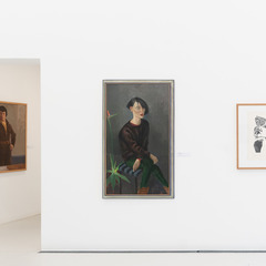 Ausstellungsansicht, Unbeschreiblich weiblich. Frauenbilder in der DDR, BLMK Cottbus, 2025, Foto: Bernd Sch&ouml;nberger, Lizenz: BLMK