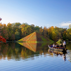 Gondel und Seepyramide