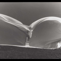 Heike Stephan, Galgenhügel - Trigonometrischer Punkt, 1983, Silbergelatineabzug, aus: schaden Nr. 12, 1986, Foto: Ludwig Rauch, Lizenz: Heike Stephan