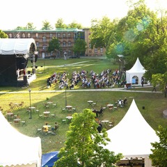 Sommertheater im Kasernenhof, Foto: Marlies Kross, Theaterfotografin, Lizenz: Brandenburgische Kulturstiftung Cottbus-Frankfurt (Oder)
